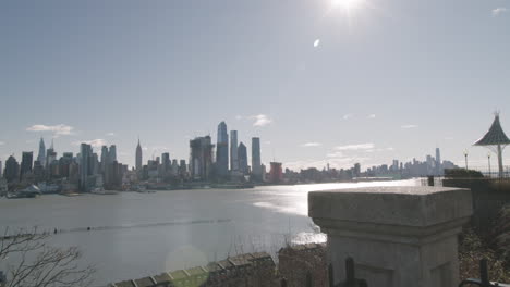 Horizonte-De-La-Ciudad-De-Manhattan-Nueva-York-Durante-El-Día,-Vista-Desde-Nueva-Jersey