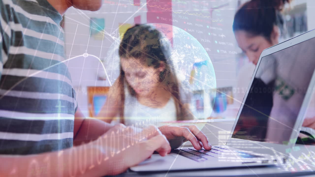 procesamiento de datos del mercado de valores en un globo contra la sección media del niño que utiliza la computadora portátil en clase