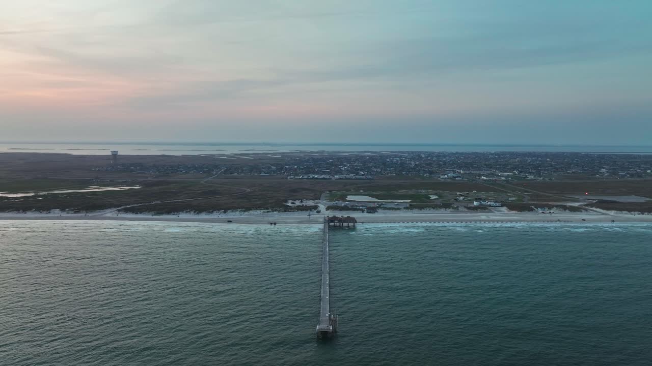 미국 텍사스 주 코퍼스 크리스티 파드레 섬의 밥 홀 부두, 해변 및 모래 언덕 - 공중 촬영