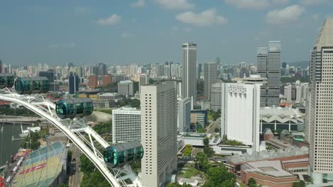 hora del día singapur famosa cabina volante cerca del centro panorámica aérea 4k