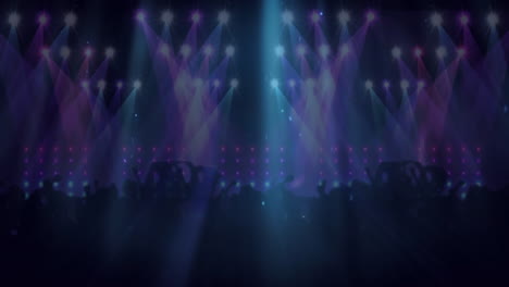 animación de focos rosados y azules moviéndose sobre la multitud bailando