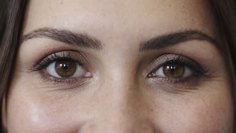 Prueba-De-Visión-Y-Ojos-En-La-Cara-De-La-Mujer