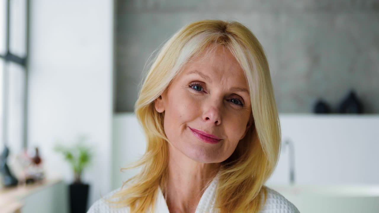 зрелая блондинка