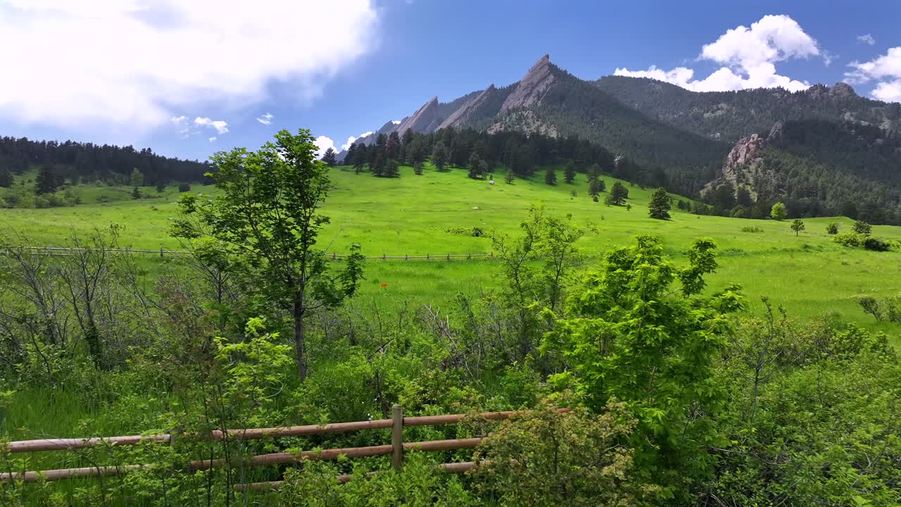 Spring summer morning blue sky Flatirons Chautauqua Park Boulder ...