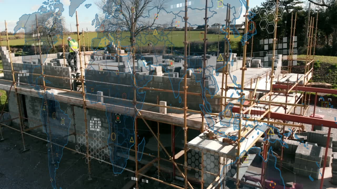 animación del procesamiento de datos sobre el mapa del mundo contra el sitio de construcción