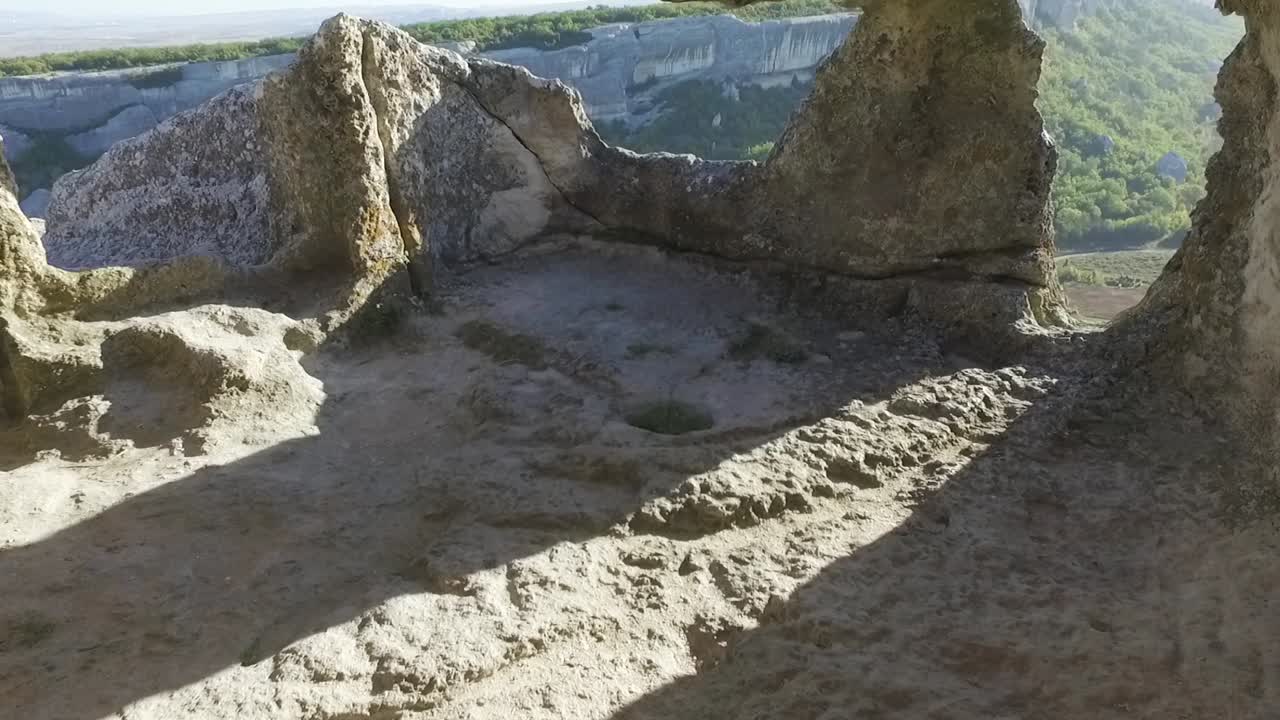 고대 동굴 구조물