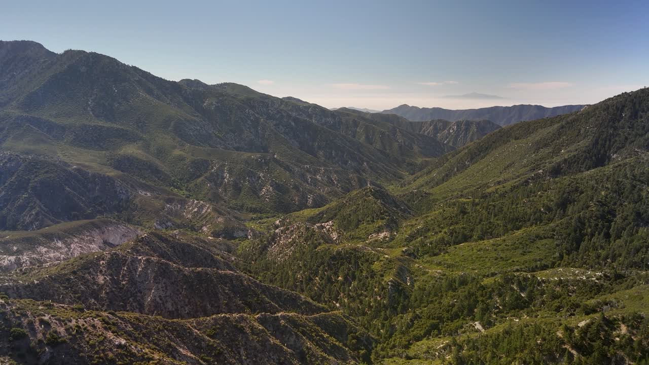 Montagne panoramiche nel Sequoia National Park, California - Ripresa aerea