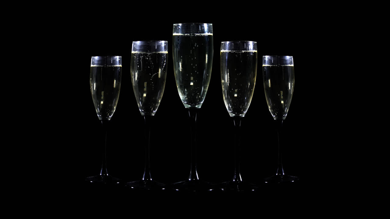 검은 바탕에 페인 컵