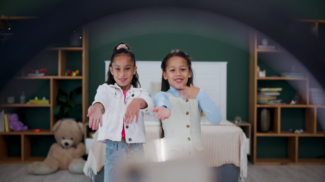 침실에 있는 두 소녀