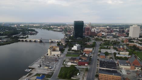 Kleine-Amerikanische-Stadt-Toledo,-Luftdrohnenansicht