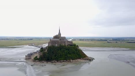 flying towards mont saint-michel when the water tide is down