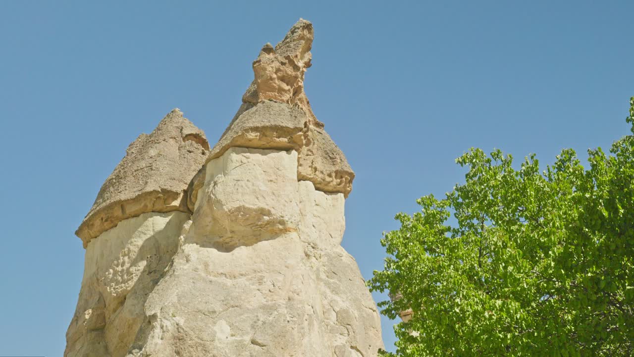 La bellezza della natura: camini delle fate di Pasabag, formazioni rocciose a pilastro dovute all'erosione.