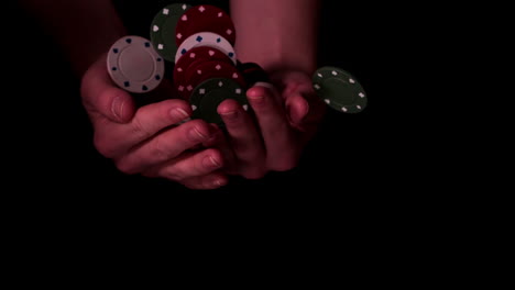 Hände-Werfen-Pokerchips-In-Die-Luft