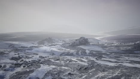 Antarktische-Berge-Mit-Schnee-Im-Nebel