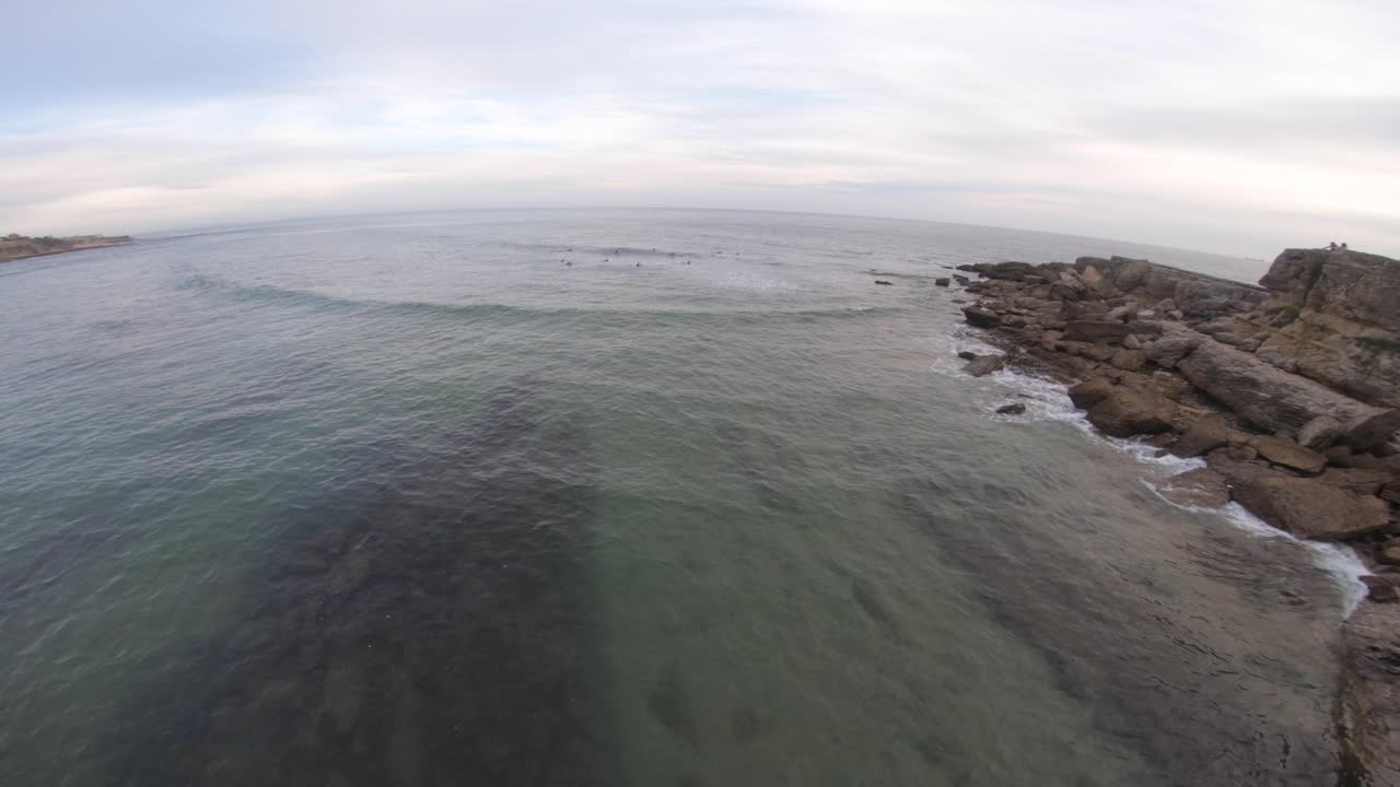 revisando a los riders para disfrutar de unas olas pequeñas