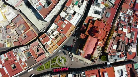 Dron-Desciende-Sobre-La-Plaza-Principal-De-Guanajuato