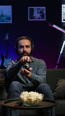 vertical video satisfied gamer bragging after finally defeating all enemies