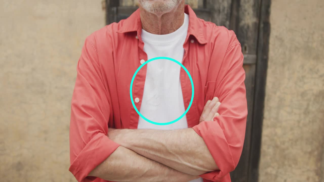 Uomo che si rimbocca le maniche della camicia rossa e avvia uno zoom out per un annuncio di moda con una sovrapposizione a punti blu.