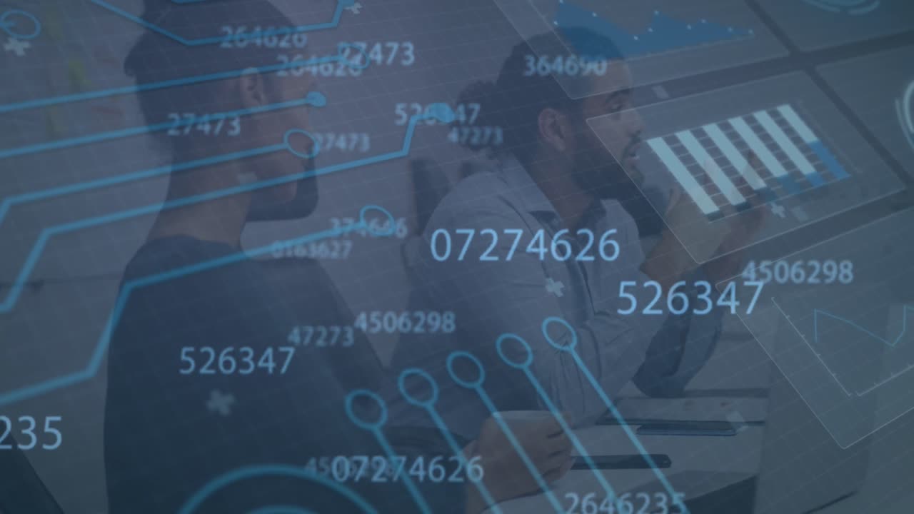 animación del procesamiento de datos sobre diversas personas de negocios que se reúnen en la oficina