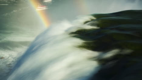 arco iris sobre las cataratas del niágara