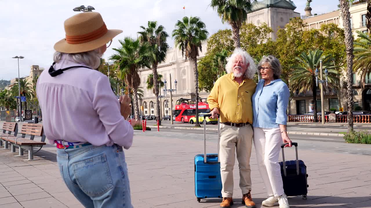 Senior couple enjoying their vacation in the city