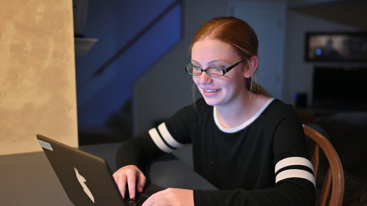 Teenager, Madelyne, loves to communicate with friends on the internet