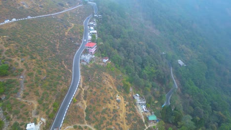 paisaje de darjeeling jardín de té y bucle de batasia vista aérea de darjeelling y tren de juguete darjeeling