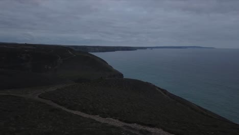 una exploración nocturna de una vista aérea de cornualles