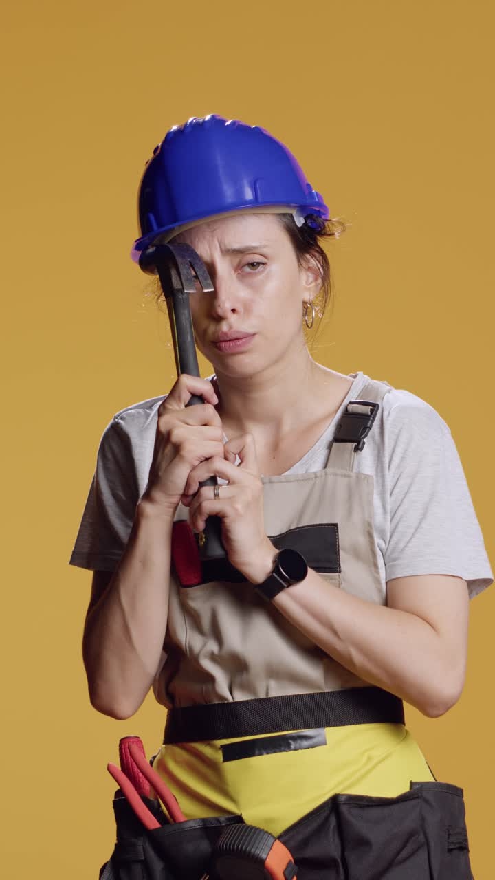 Vertical video: Portrait of powerful female builder having headache