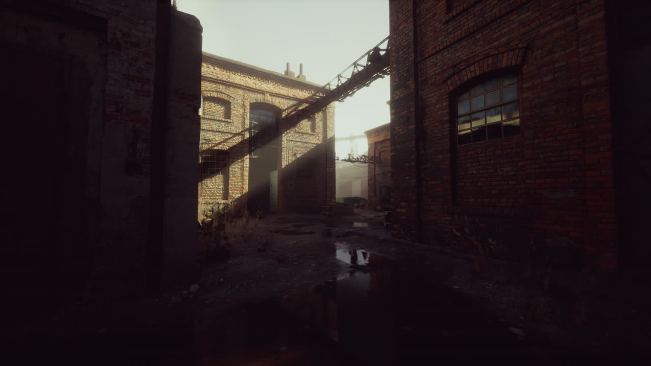 edificios abandonados de fábricas de ladrillo rojo de varios pisos