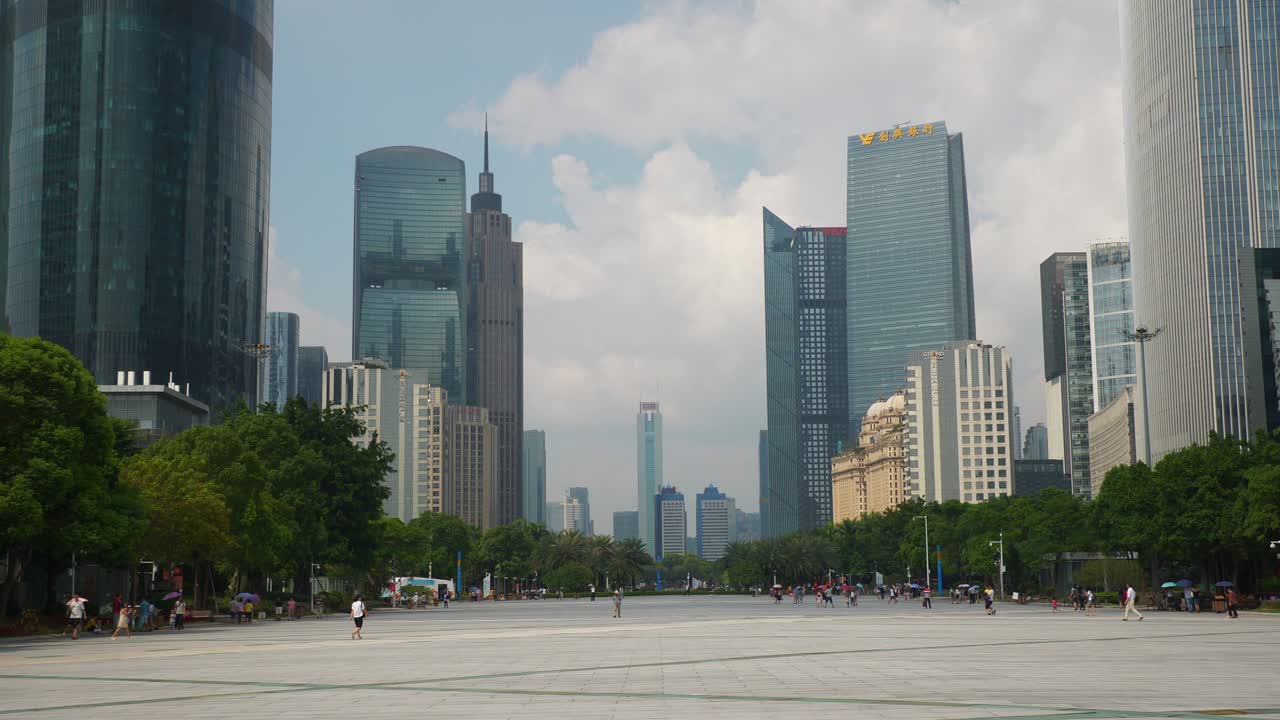 中国广州市中心广场白天慢动作全景4K