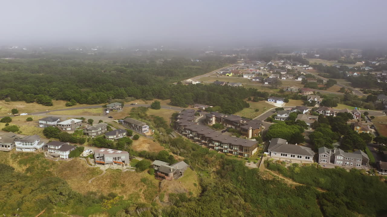 The Beautiful and Peaceful Scenery At The Colony, Bandon Oregon With Modern Houses Surrounded By Green Trees - Aerial Shot