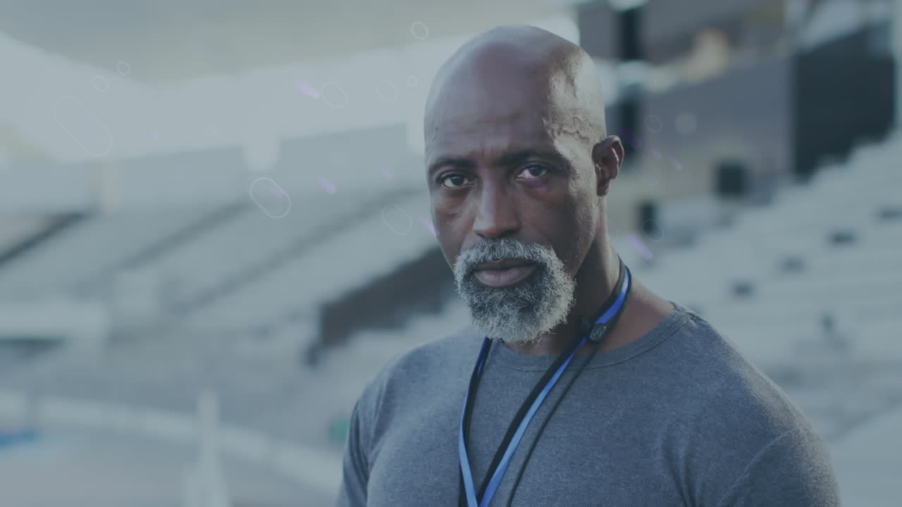 animación de senderos azules sobre entrenador masculino afroamericano