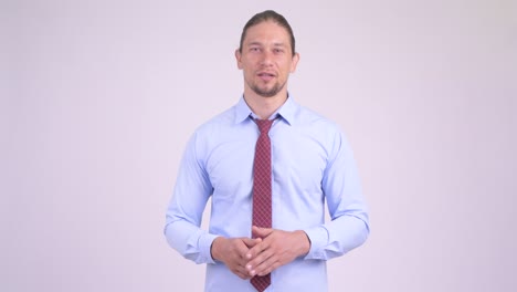 feliz hombre de negocios guapo