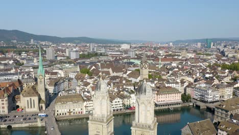 Nahaufnahme-Des-Grossmünsters-In-Der-Innenstadt-Von-Zürich