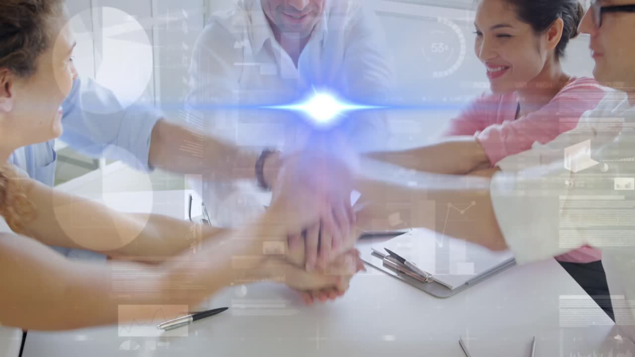 데이터 프로세싱의 애니메이션과 사무실에서 카우카스 비즈니스 사람들 위에 파란 빛