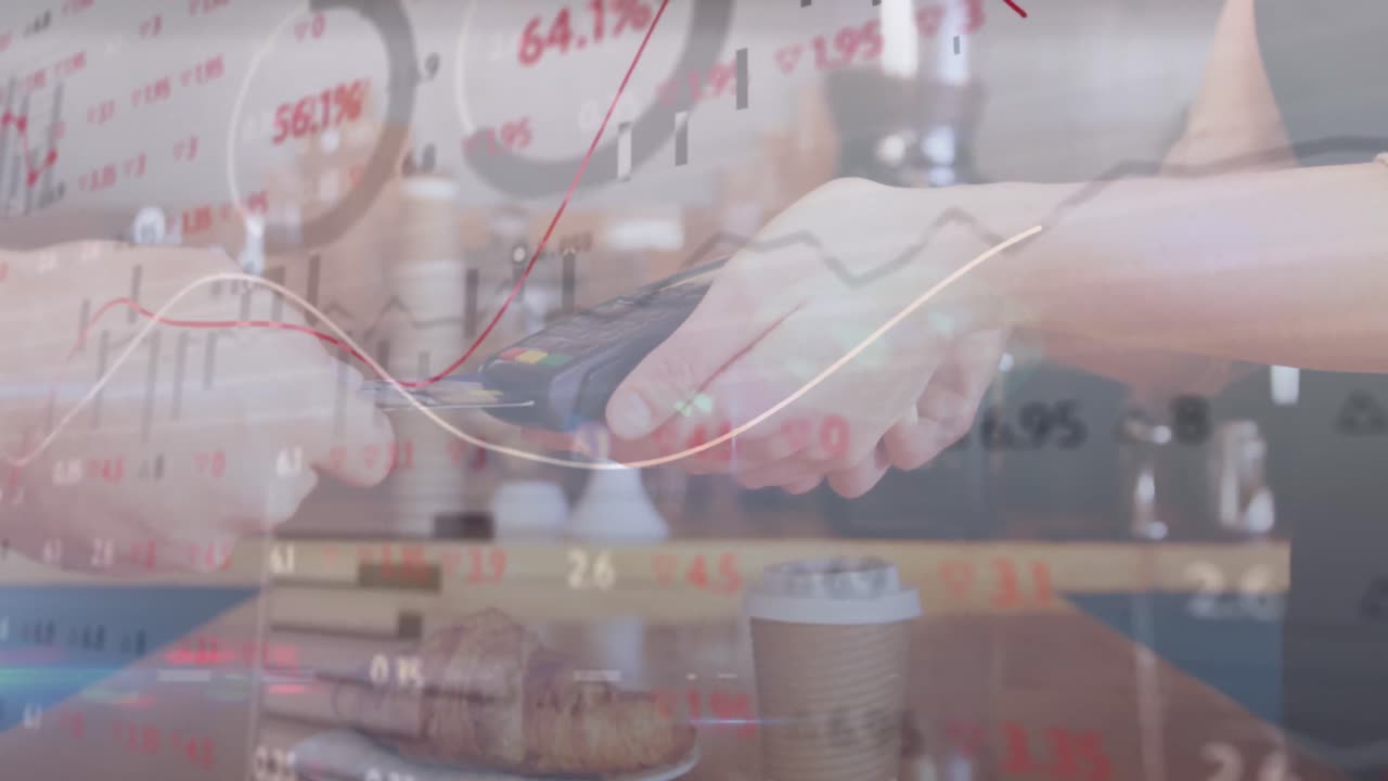 결제 단말기와 함께 신용 카드를 사용하는 사람에 대한 금융 데이터 처리 애니메이션