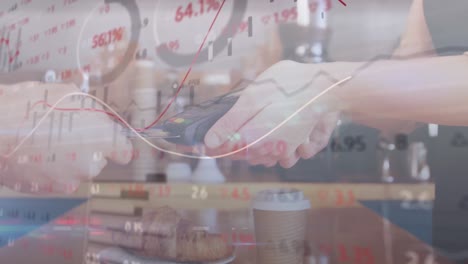animación del procesamiento de datos financieros sobre personas que utilizan tarjetas de crédito con terminales de pago