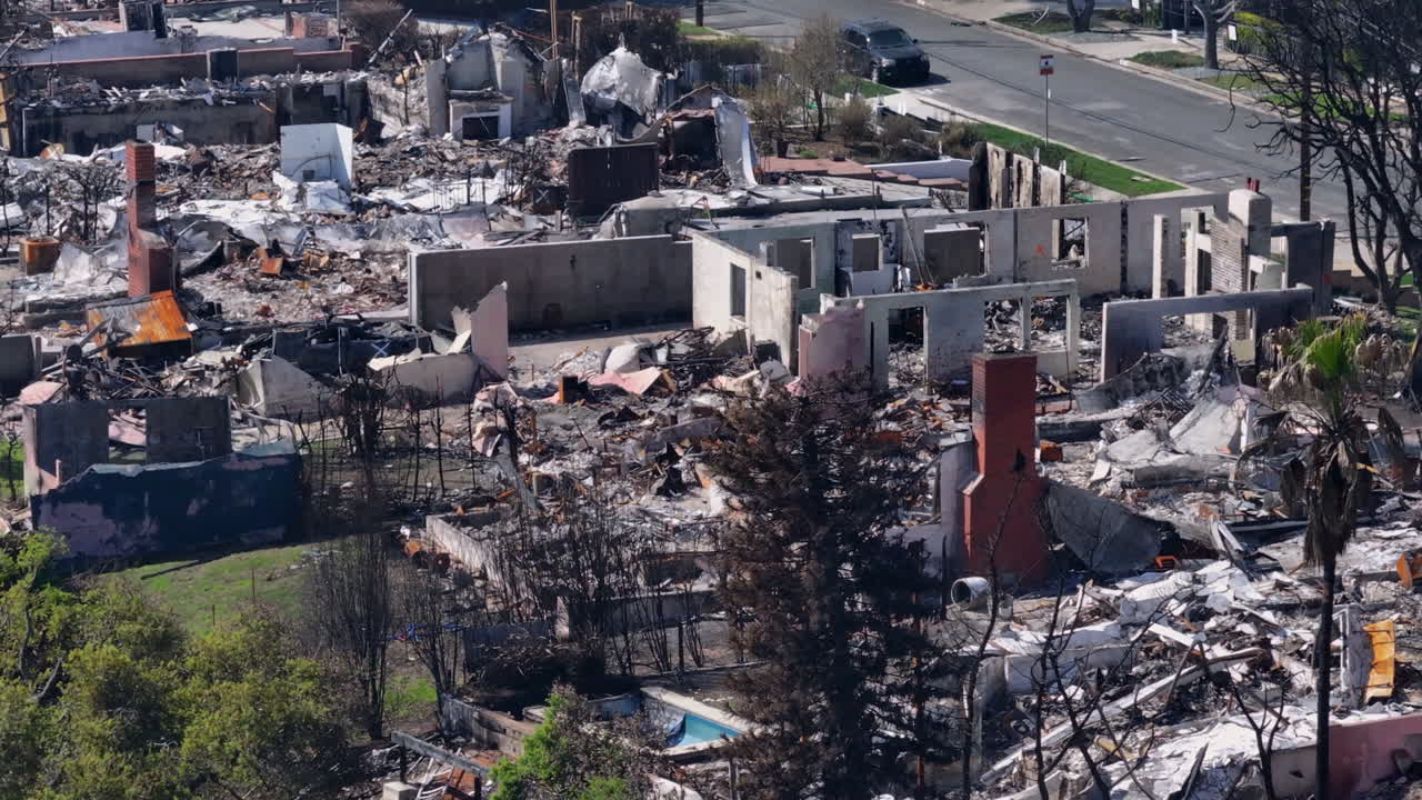 Extensive Damage to Residential Area After Devastating Fire