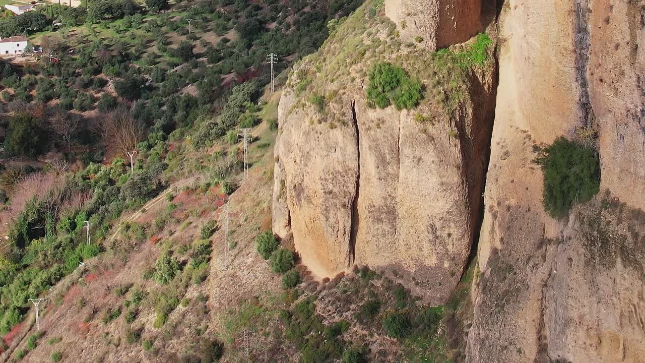 Visita a Malaga, Spagna, con vista panoramica di scogliere e paesaggi