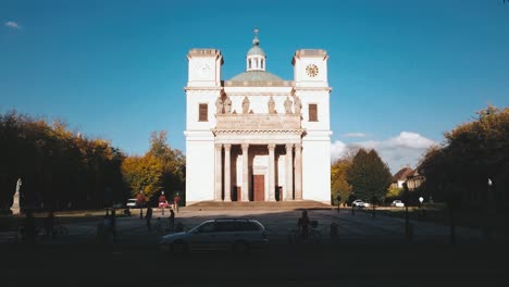 Kathedrale-Von-Vac,-Auch-Bekannt-Als.-Dom-Im-Herbst