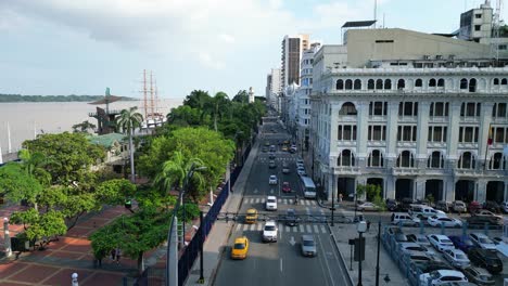 Aerial-view-of-Malecon-Avenue-in-Guayaquil