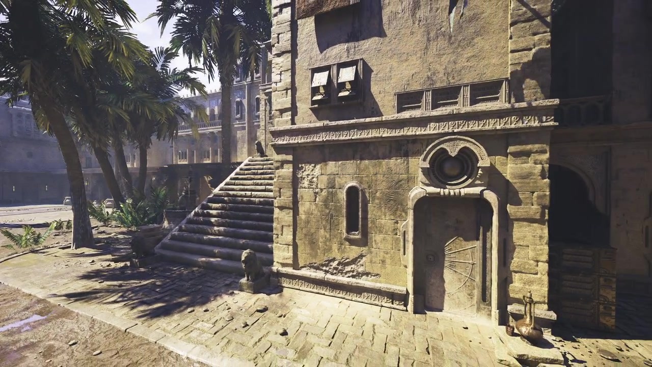 Vistas del casco antiguo, una zona urbana ancestral con balcones y juego de sombras