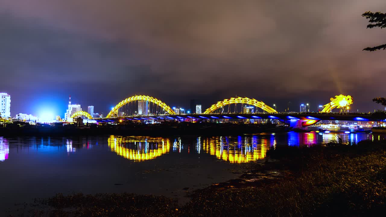 Timelapse of the Dragon bridge in Da Nang breathing fire and water.