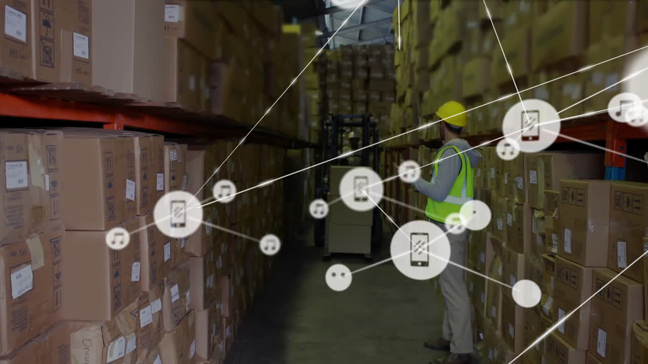 다양한 남성 노동자와 창고의 포크리프트에 대한 미디어 아이콘 네트워크의 애니메이션