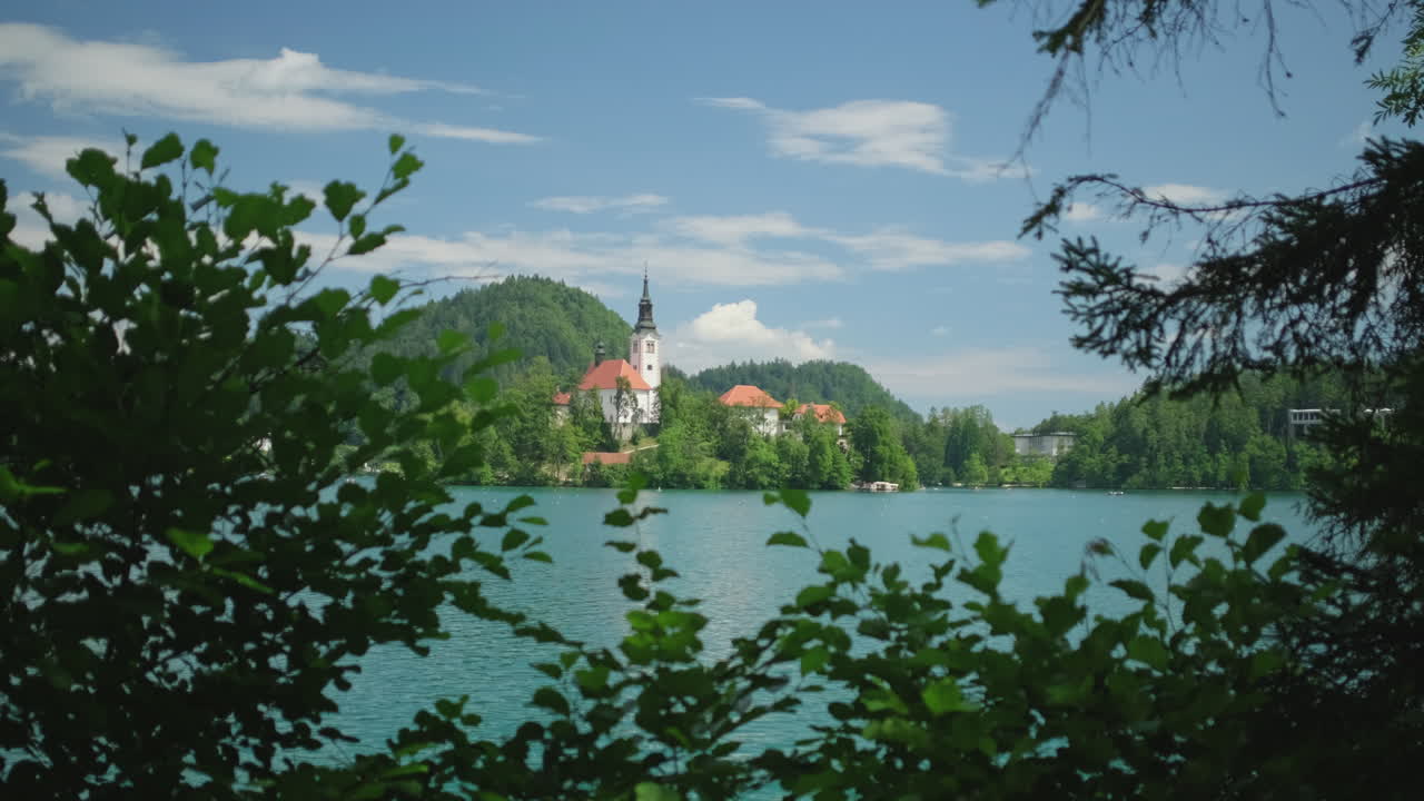 Vista della Chiesa di Bled
