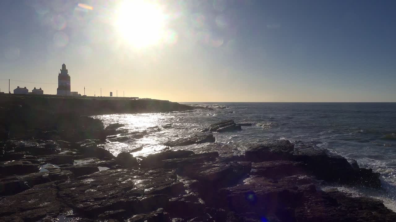 Luz del amanecer en la península de Hook con el Faro de Hook, Wexford, Irlanda. Destinos Épicos de Irlanda.