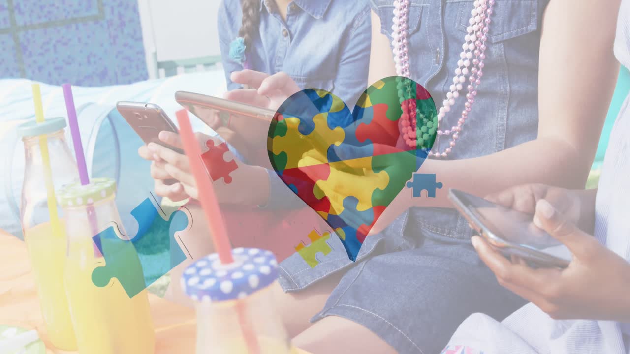 animación de coloridas piezas de rompecabezas corazón sobre amigos cantan teléfono inteligente y tableta