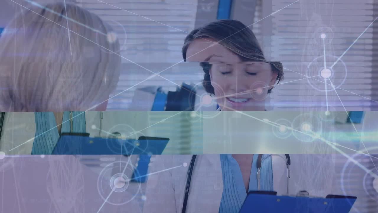 백인 여성 의사가 여성 환자와 대화하는 연결 네트워크의 애니메이션