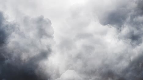 vista 4k de nubes de tormenta dramáticas